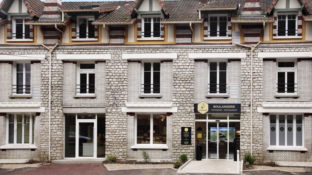 Photo of Buildings in Rolleboise