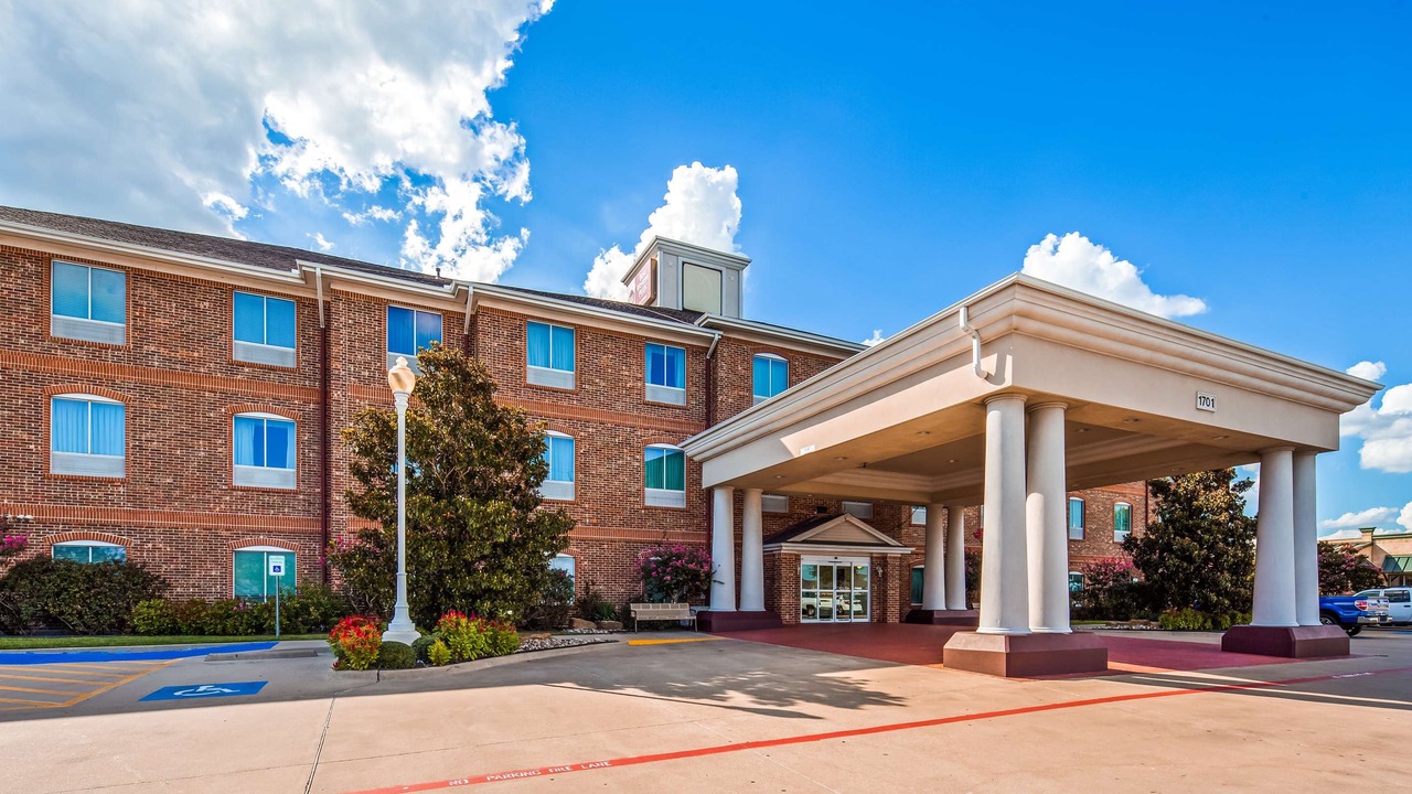 Photo of Buildings in Waxahachie