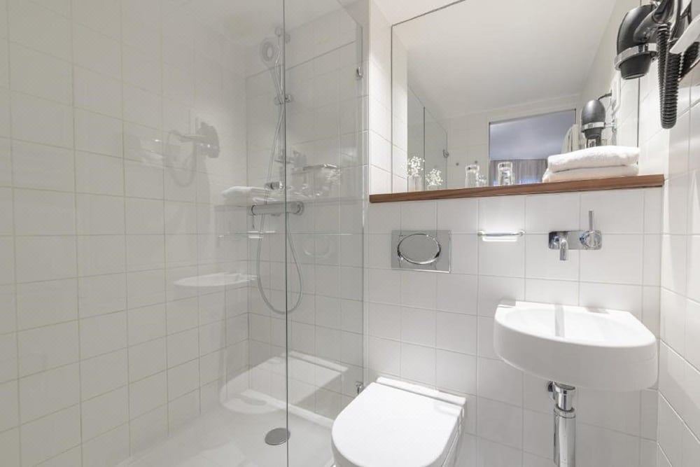 Photo of Bathroom in Quartier du Faubourg-Montmartre