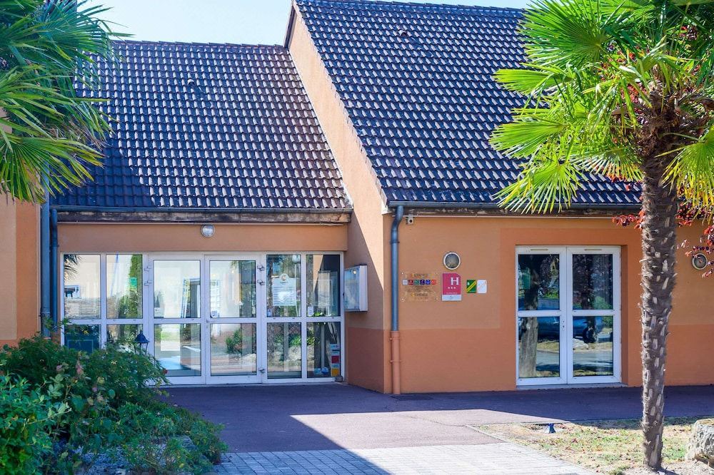 Photo of Buildings in Saran