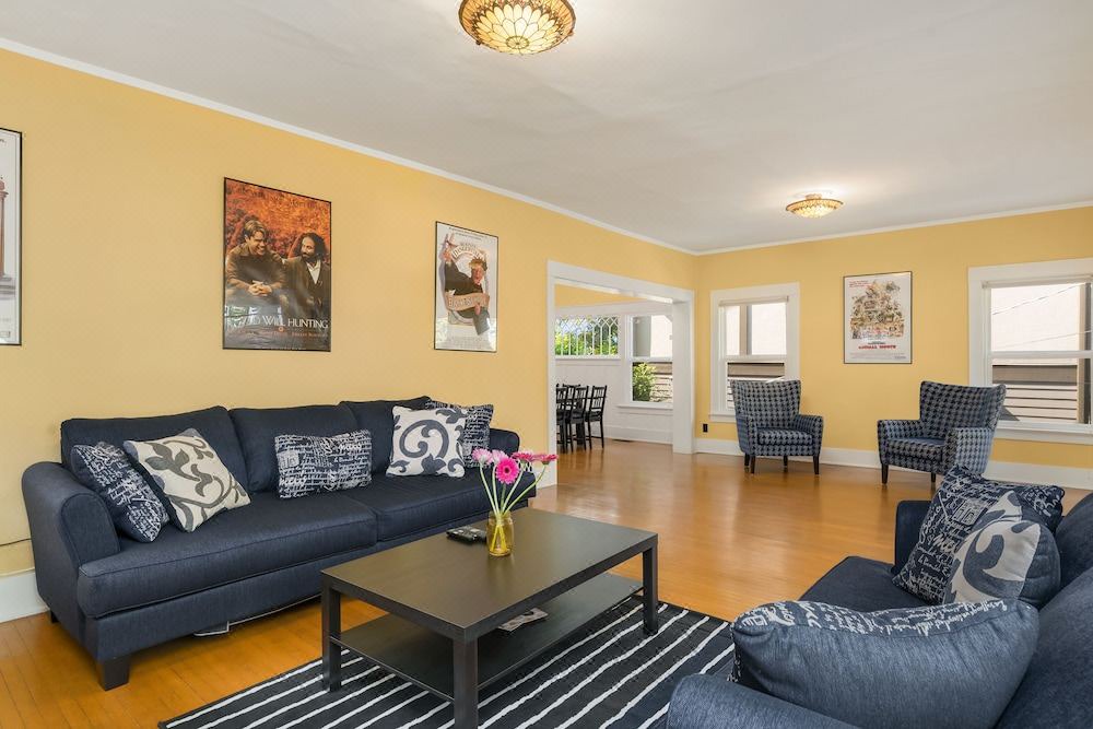 Photo of Livingroom in Madrona