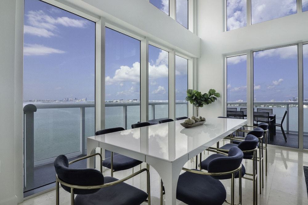 Photo of Livingroom in North Bay Village