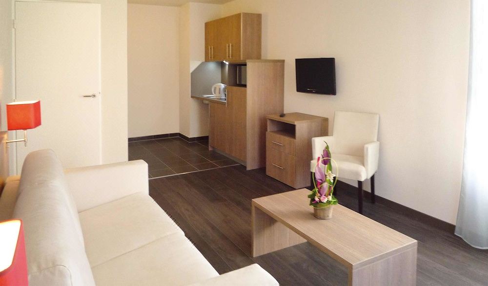 Photo of Livingroom in Guyancourt
