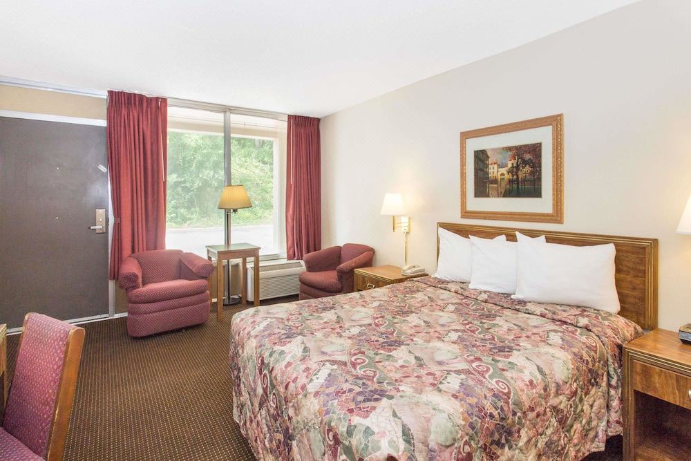 Photo of Bedroom in Dubuque