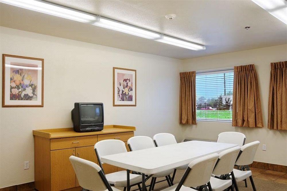Photo of Livingroom in Ada
