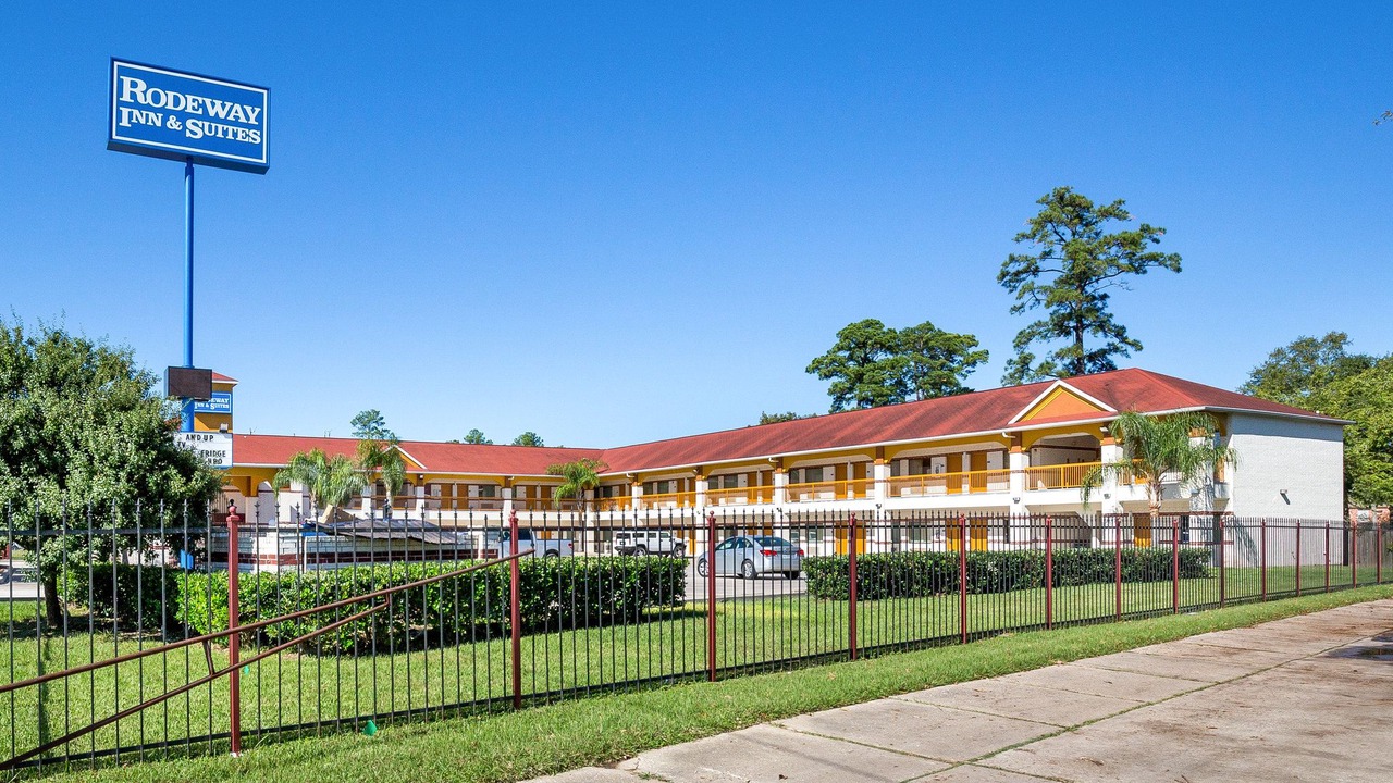 Photo of Buildings in FM 1960