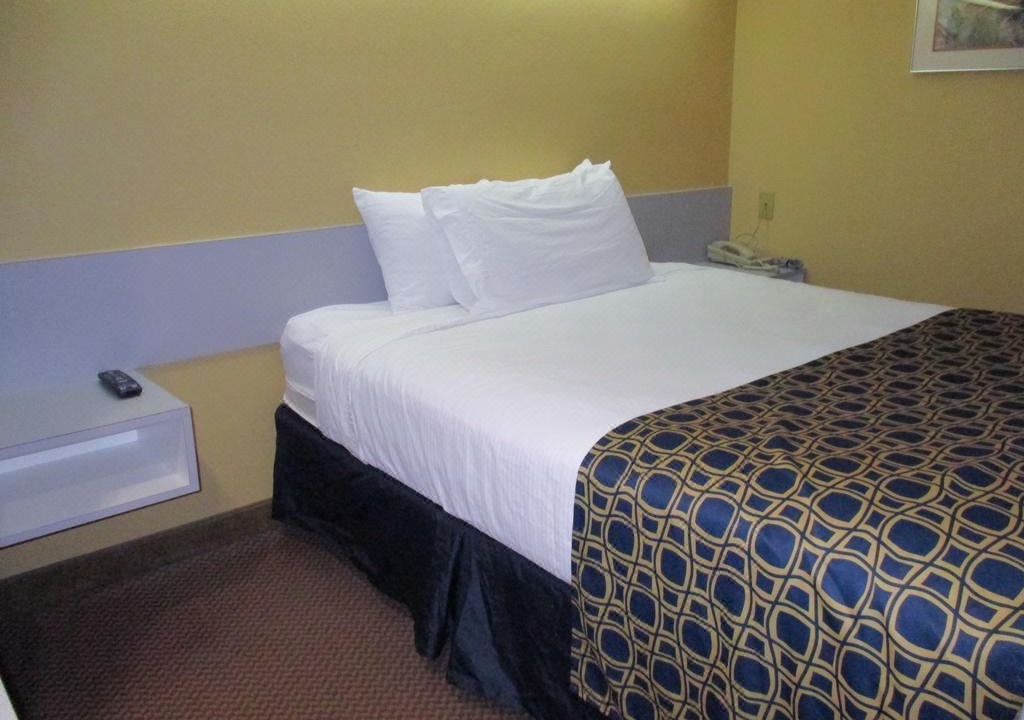 Photo of Bedroom in Calcium