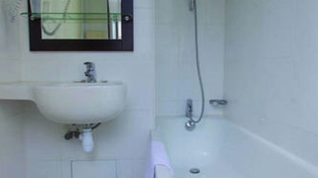 Photo of Bathroom in Saint-Fargeau