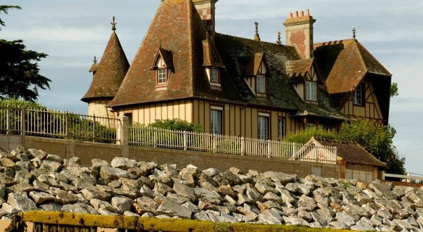 Photo of Buildings in Grandcamp-Maisy