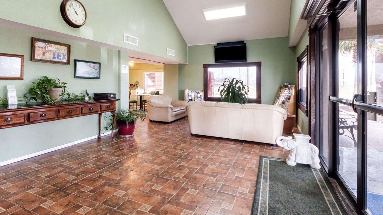 Photo of Livingroom in Central City