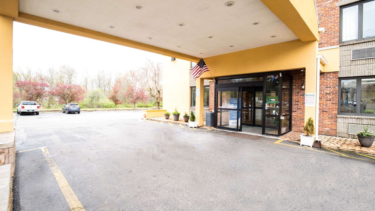 Photo of Buildings in Cromwell