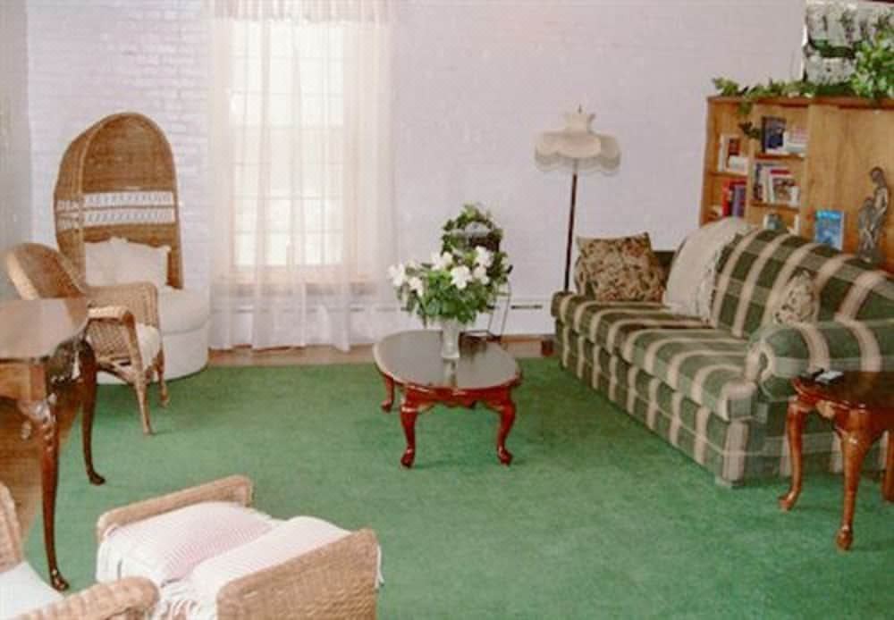 Photo of Livingroom in Tiffin