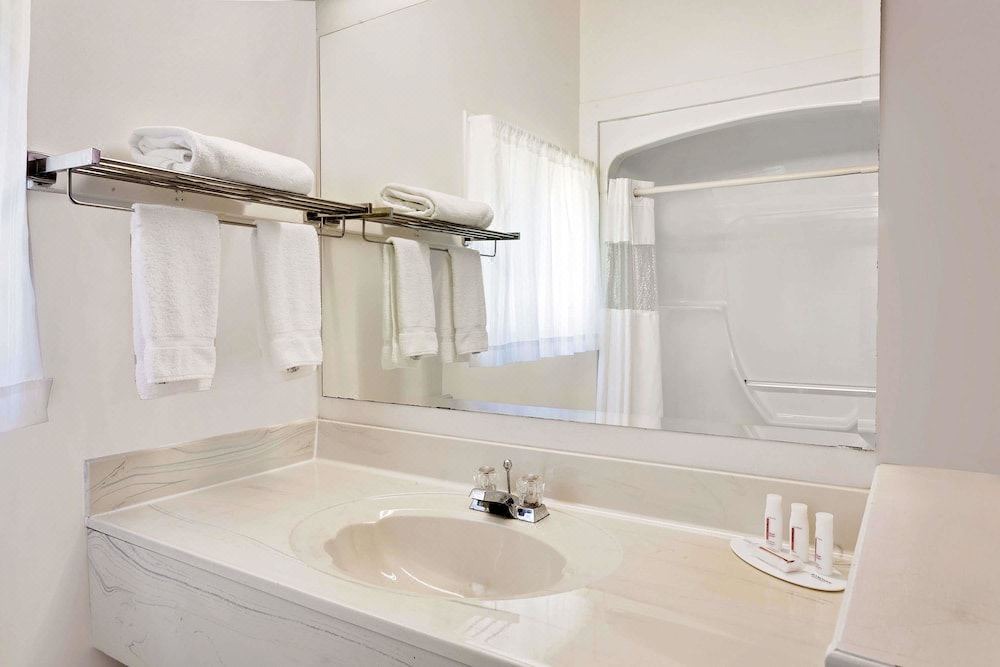 Photo of Bathroom in Gananoque