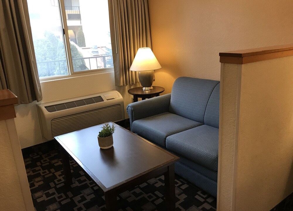 Photo of Livingroom in Cornwall Park