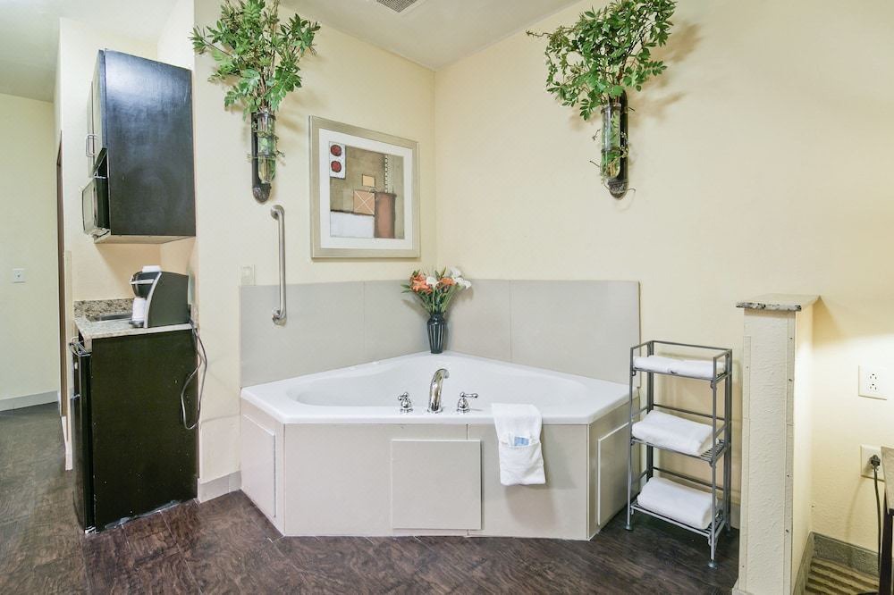 Photo of Bathroom in Carthage