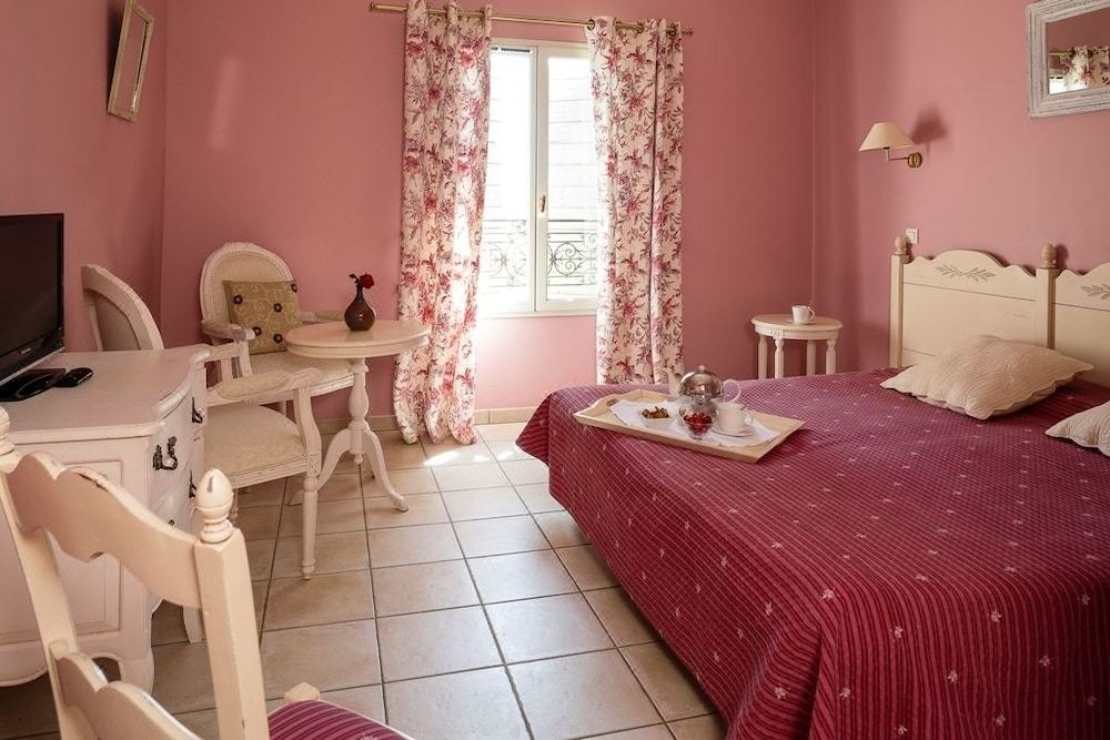 Photo of Others in Saint-Quentin-la-Poterie