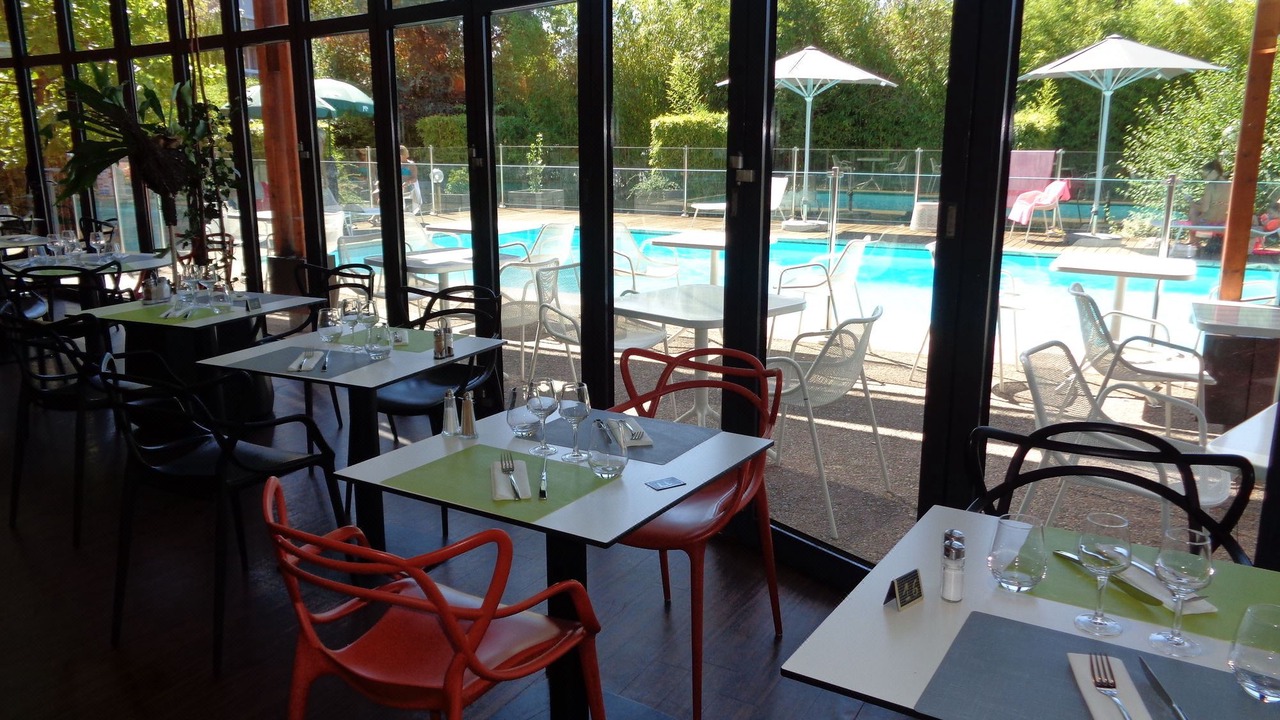 Photo of Others in Valence