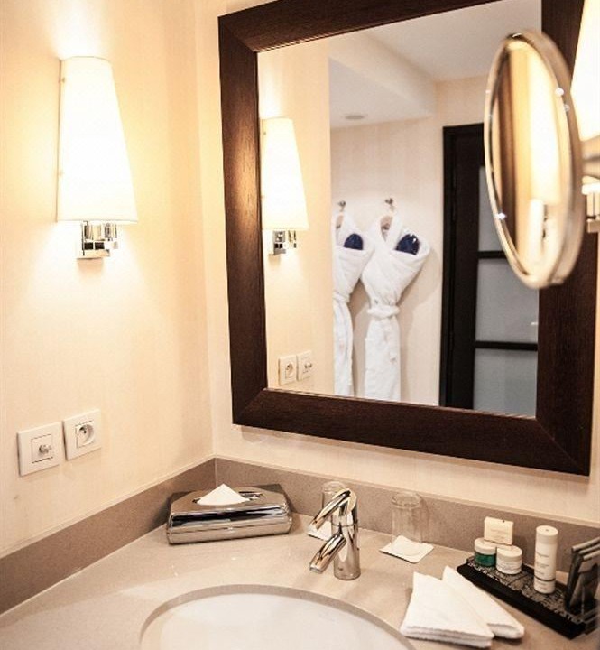 Photo of Bathroom in Republique–Point-du-Jour