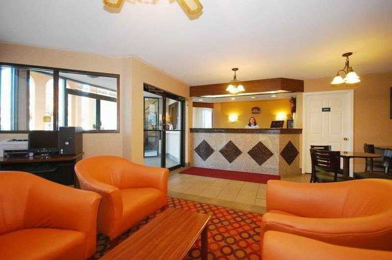 Photo of Livingroom in Grove City