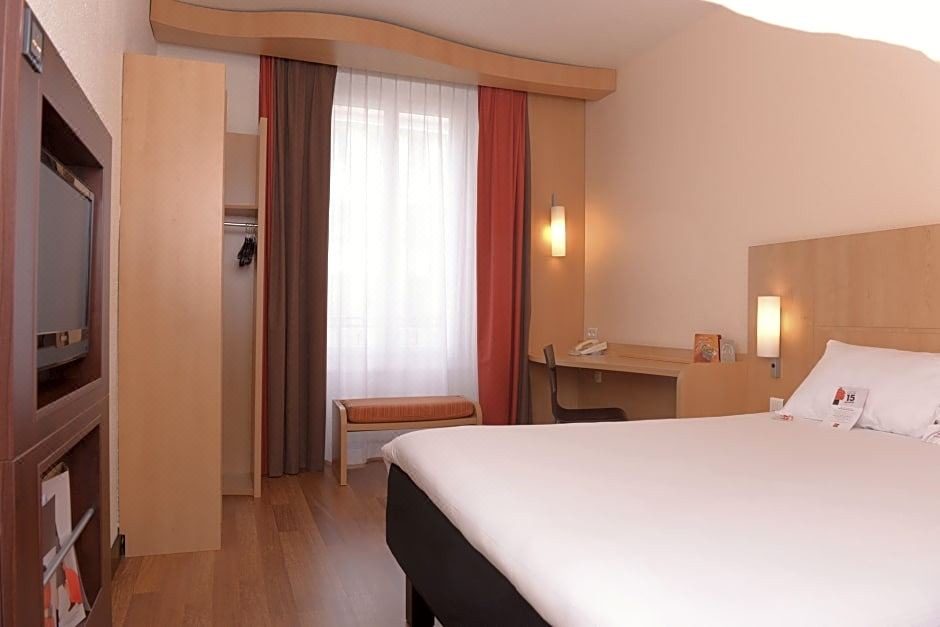 Photo of Bedroom in 2nd Arrondissement