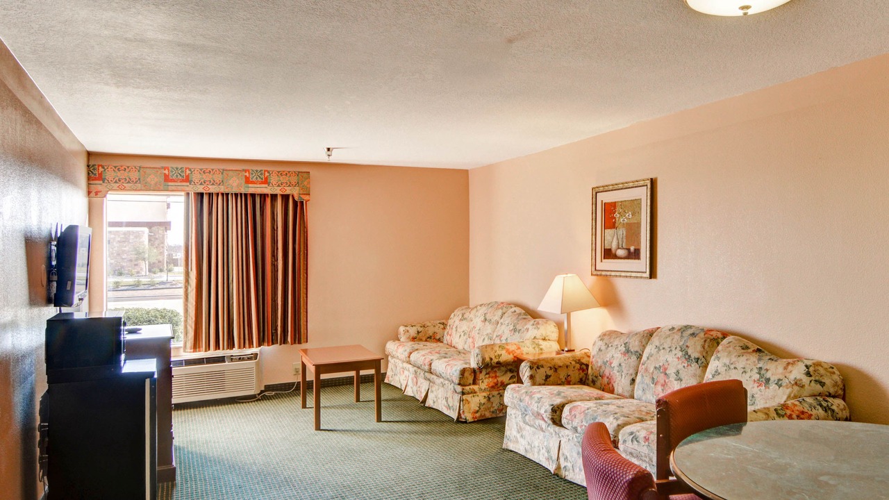 Photo of Livingroom in Forest Hill