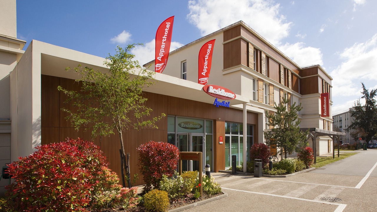 Photo of Buildings in Guyancourt