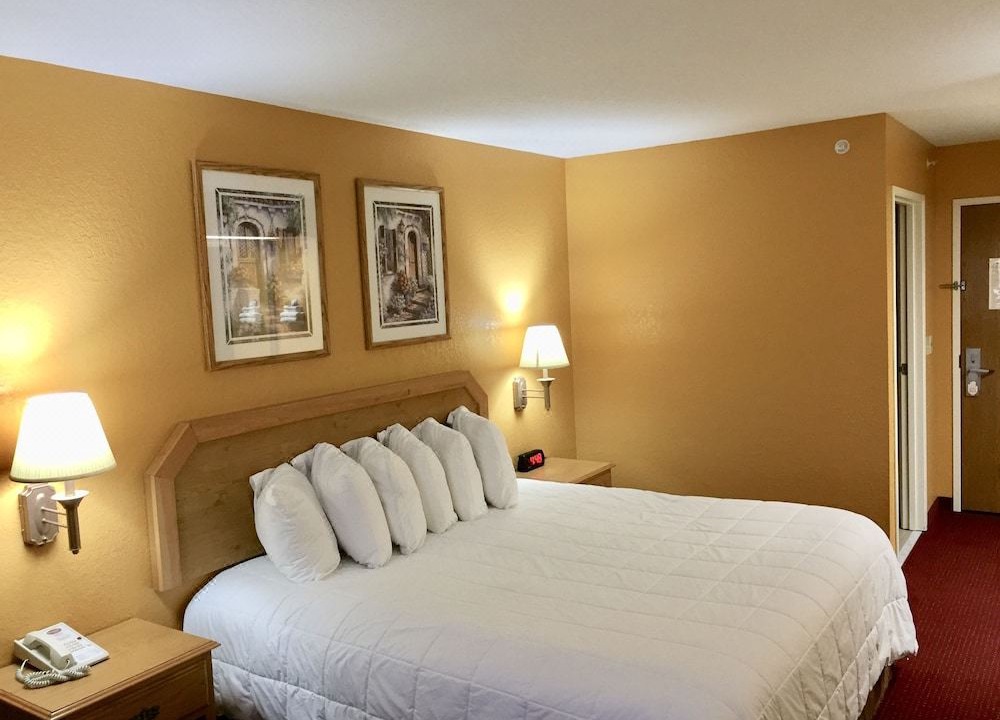 Photo of Bedroom in Clinton