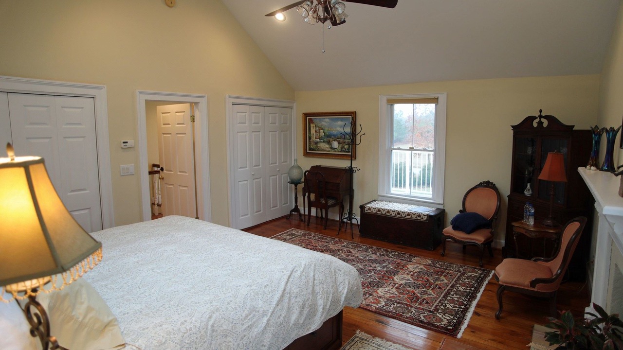 Photo of Bedroom in Alton