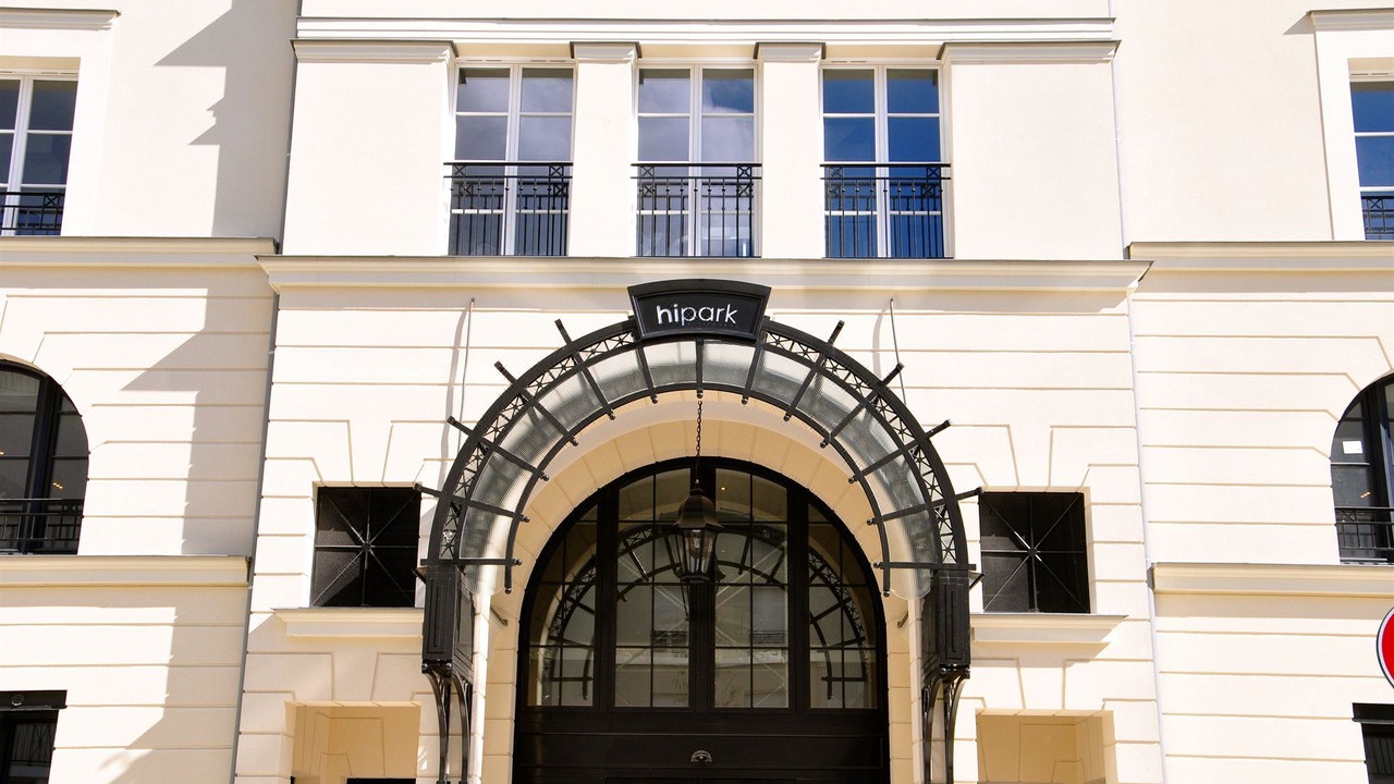 Photo of Buildings in Serris