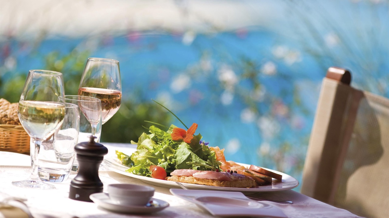 Photo of Others in Valence