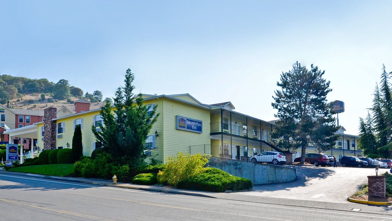 Photo of Buildings in Grants Pass