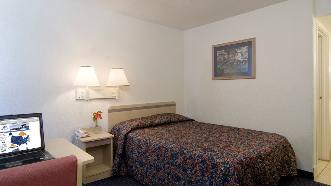 Photo of Bedroom in Groves