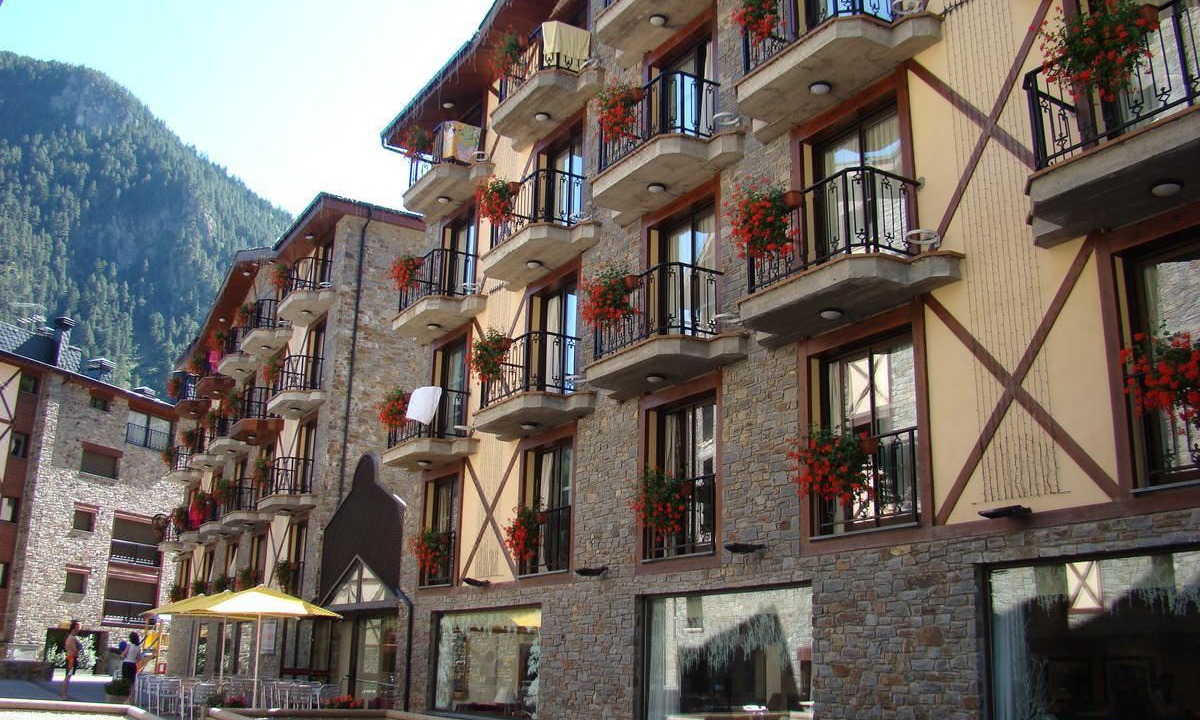 Photo of Buildings in Arinsal