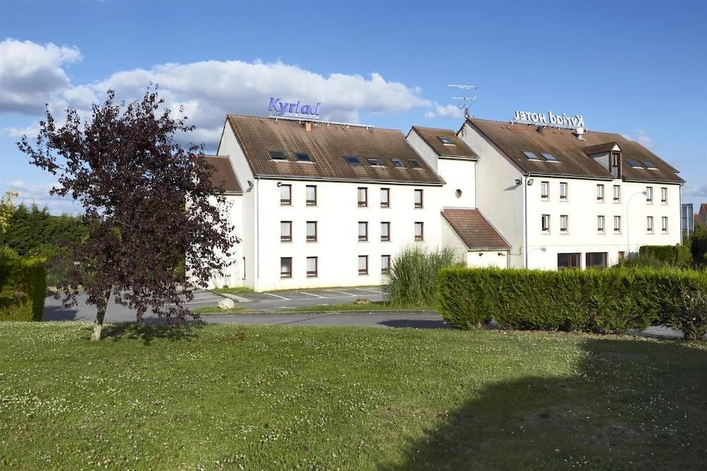 Photo of Buildings in Linas