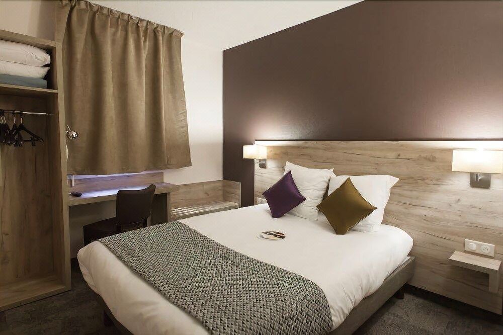 Photo of Bedroom in Distre