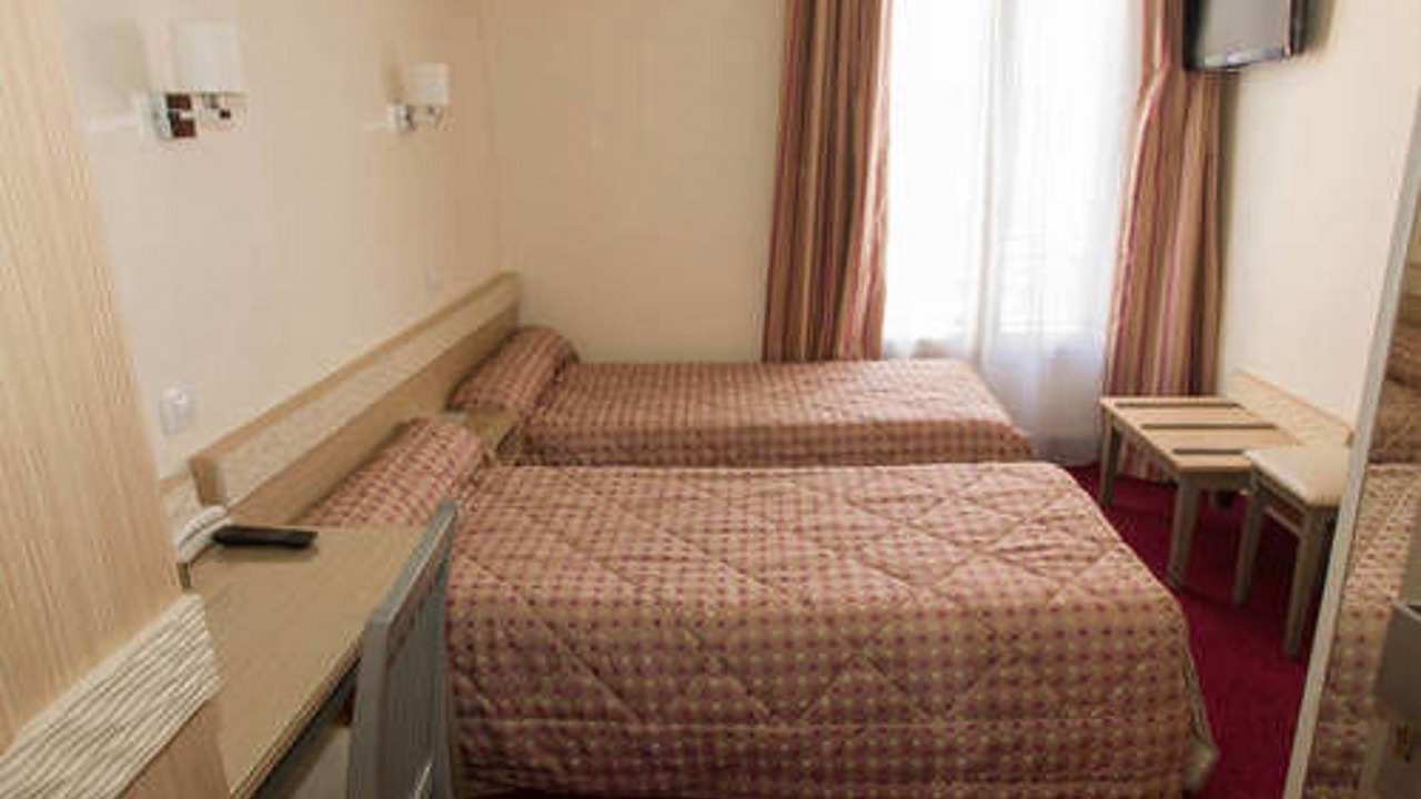 Photo of Bedroom in Saint-Fargeau