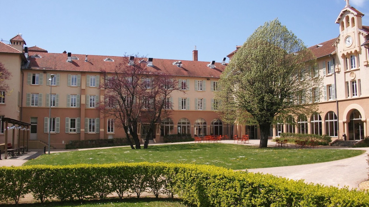 Photo of Buildings in Francheville Le Bas