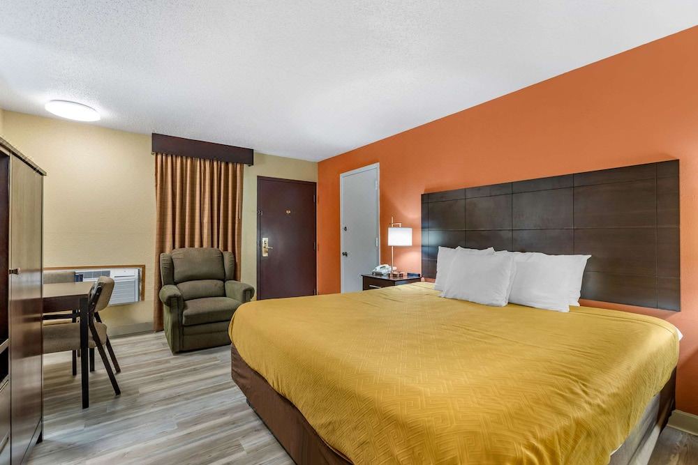 Photo of Bedroom in Urbandale