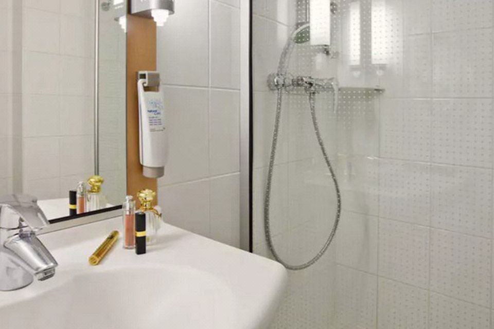 Photo of Bathroom in 18th Arrondissement