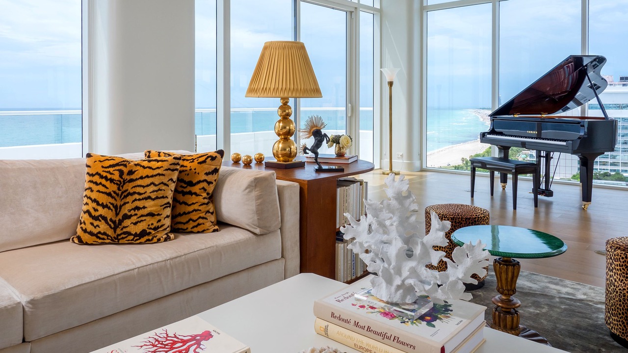 Photo of Livingroom in Mid Beach
