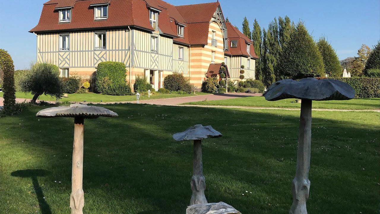 Photo of Buildings in Cricqueboeuf