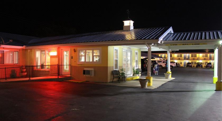 Photo of Buildings in Clinton