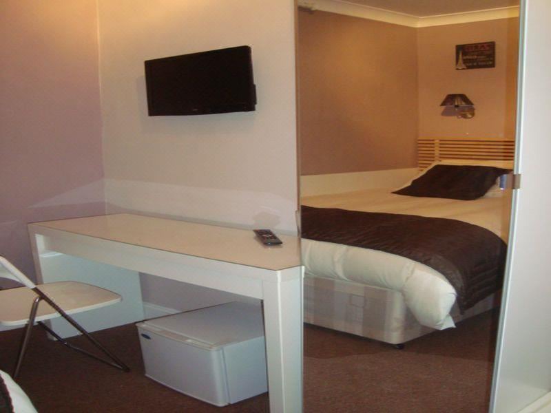 Photo of Others in Shadwell