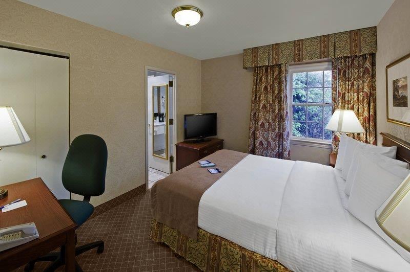 Photo of Bedroom in Fort Lee