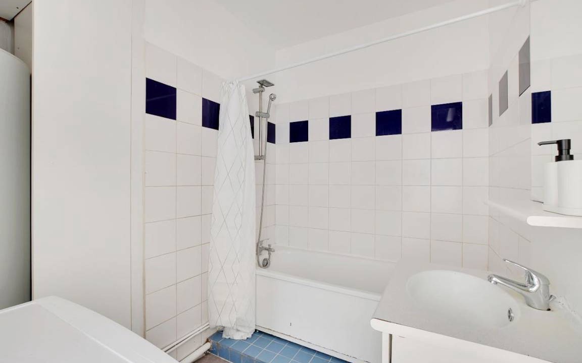Photo of Bathroom in Le Kremlin-Bicetre