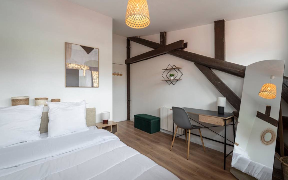 Photo of Bedroom in 18th Arrondissement