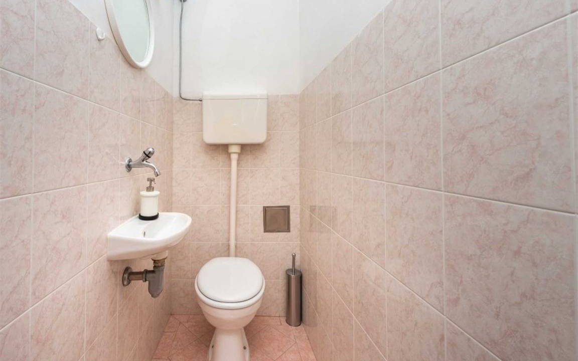 Photo of Bathroom in Pile