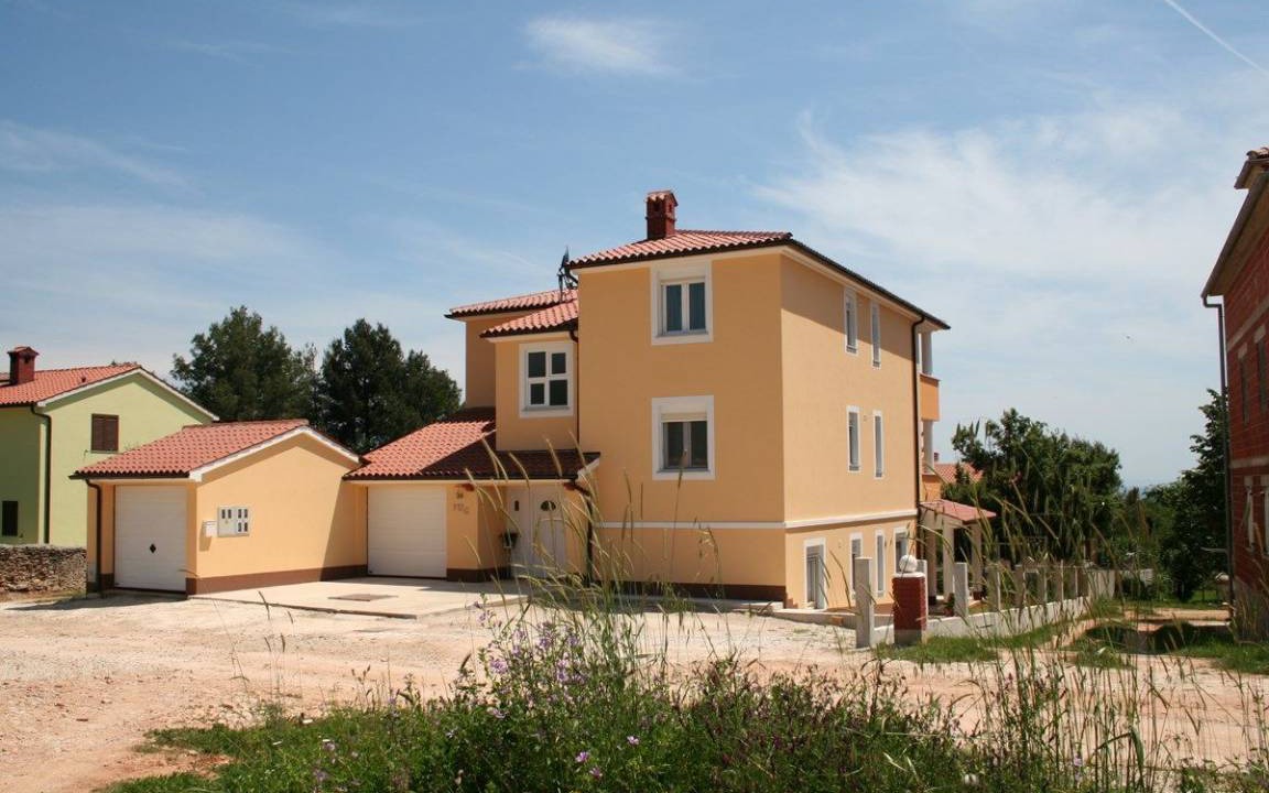 Photo of Buildings in Liznjan