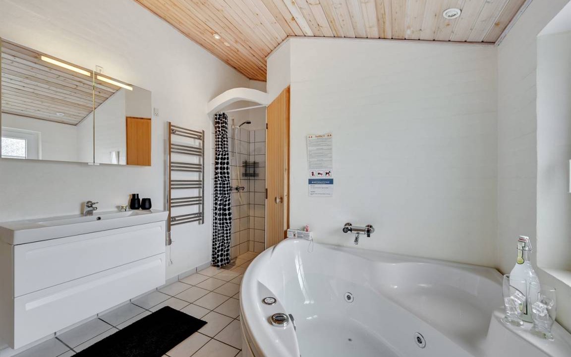 Photo of Bathroom in Øhuse
