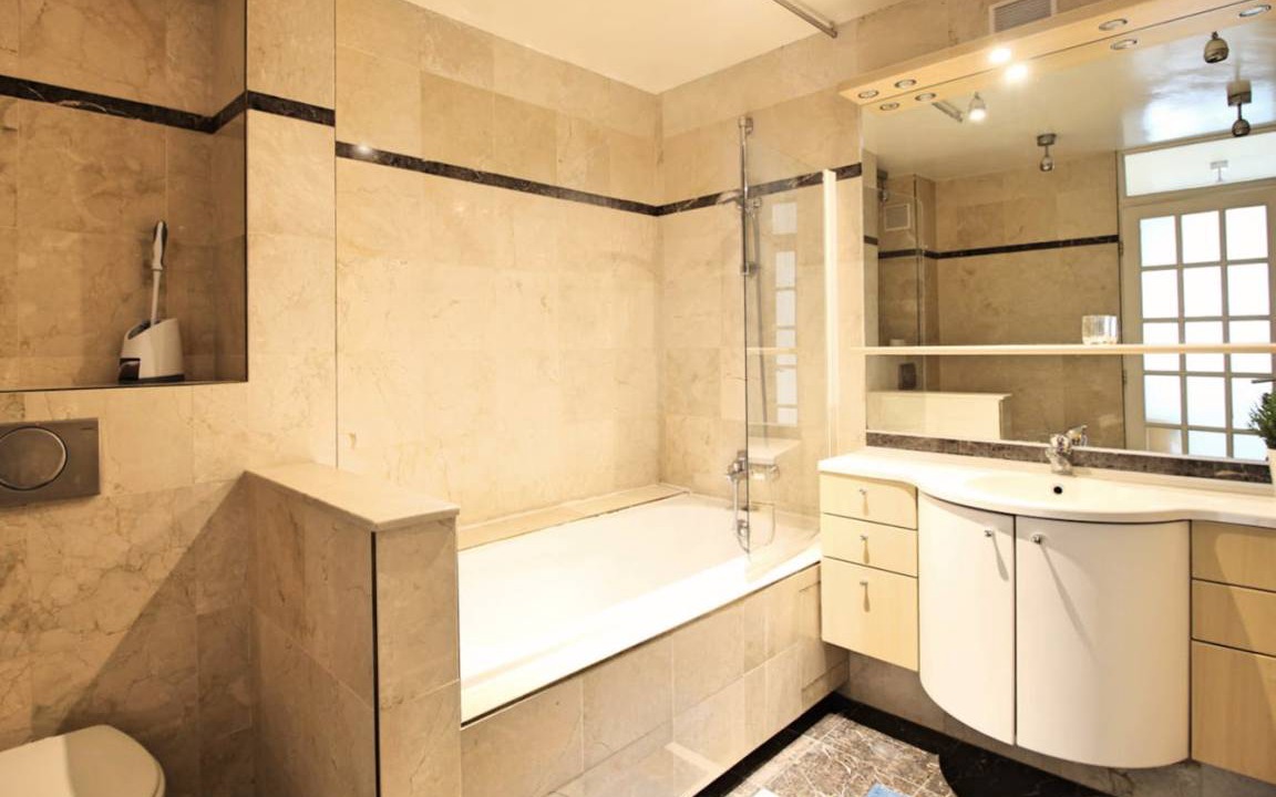 Photo of Bathroom in 18th Arrondissement